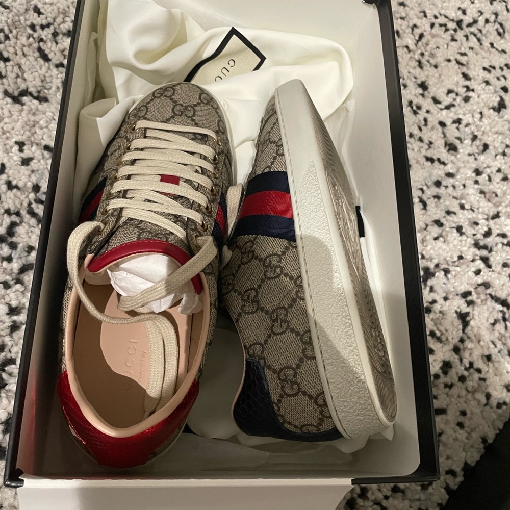 Gucci Ave Supreme GG women’s shoes 36G/6US
